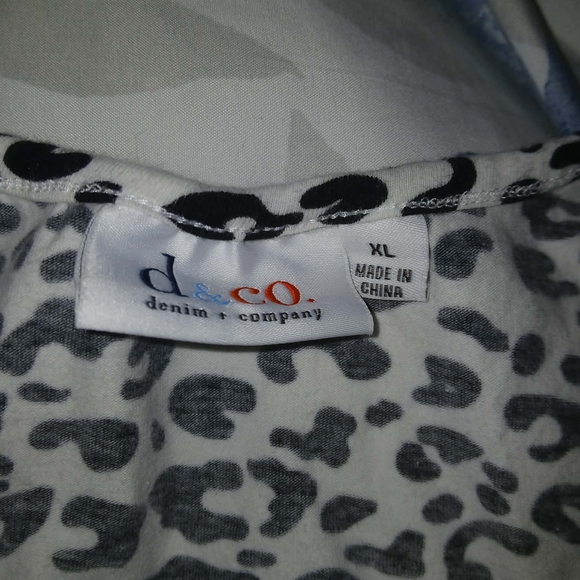 Denim&Co Black and White Animal Print Top - Picture 2 of 3